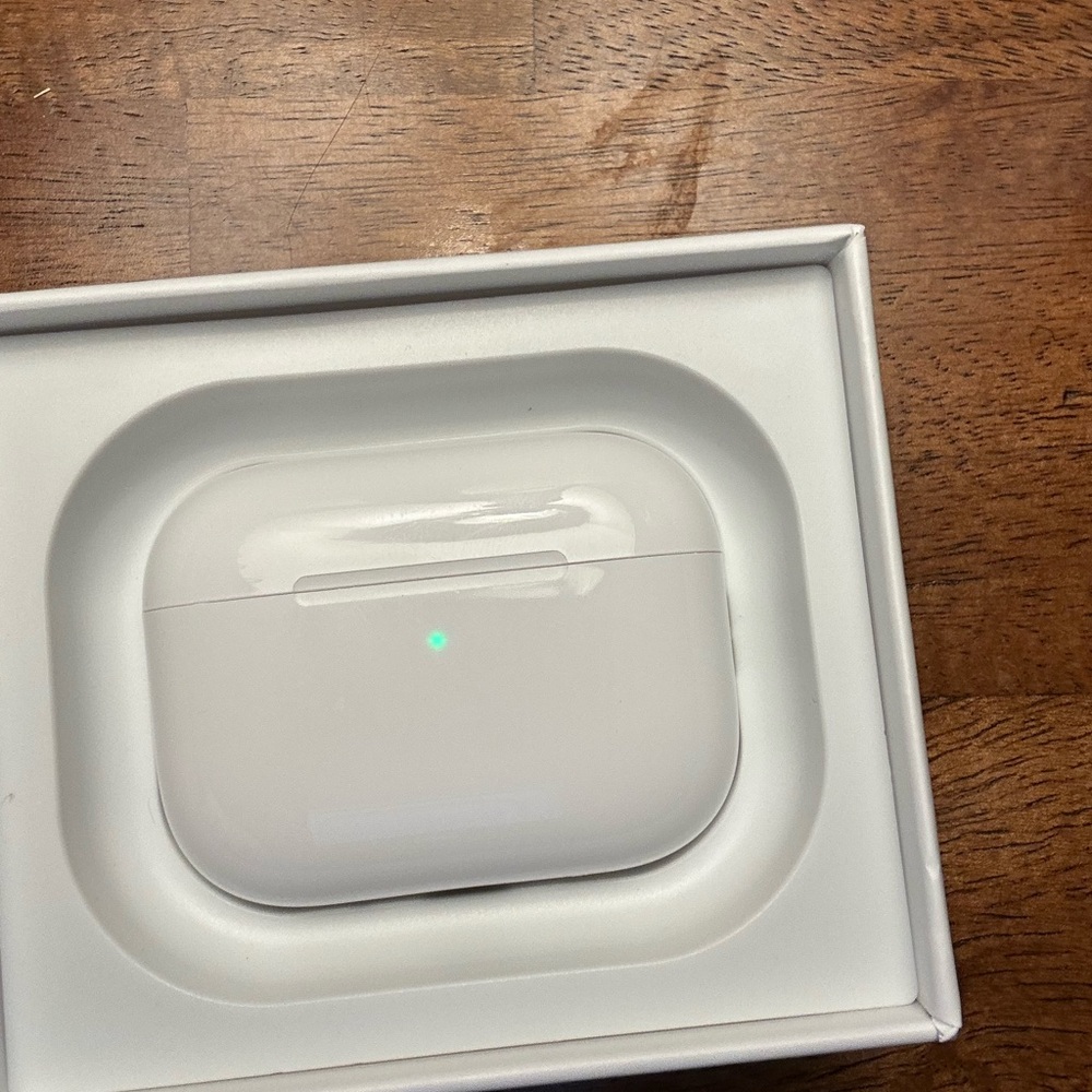 Apple AirPod Pro 3  ANC ( Active noise cancellation) - Picture 6 of 8